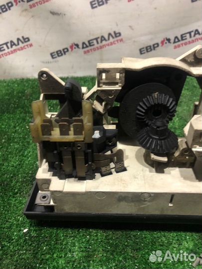 Блок управления отопителем Audi 80 B3 седан 1.8 RU