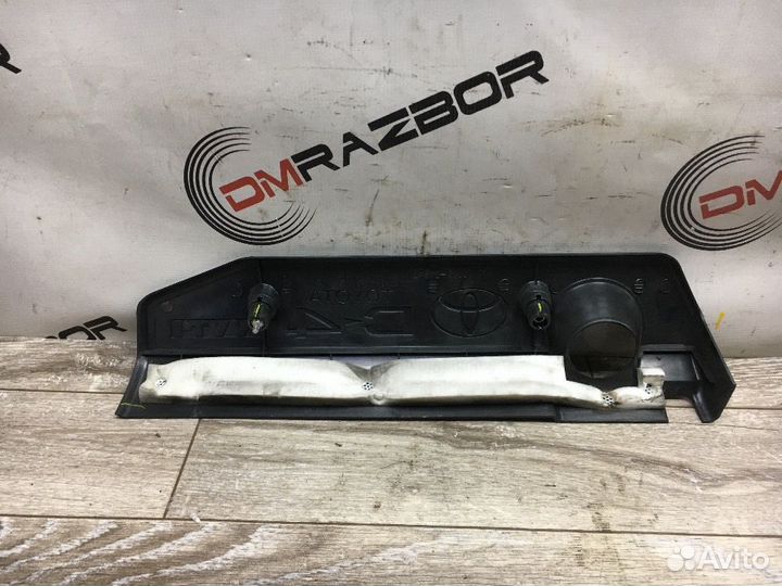 Крышка двигателя Toyota Isis I (2004—2009)