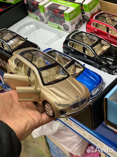 Машинка металлическая инерционная BMW X7