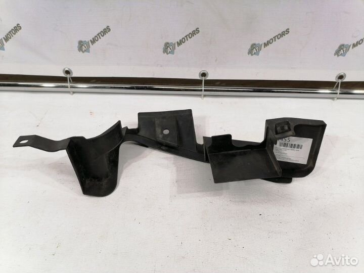 Накладка радиатора передняя правая Mazda Mpv LY3P