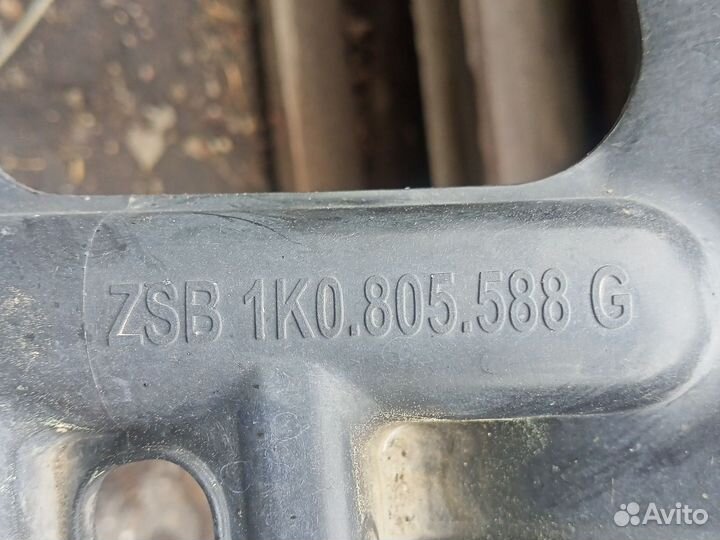 Рамка радиатора VW Jetta 5