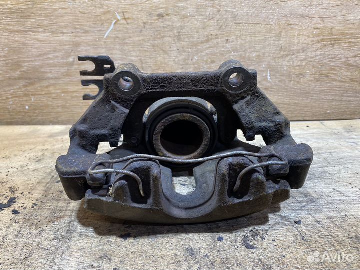 Суппорт передний правый Audi A6 C5 дорест S83