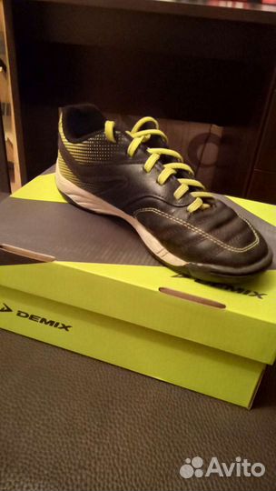 Детские футбольные бутсы, размер 34