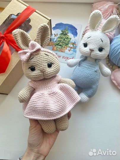 Зайка в платье игрушка вязаная амигуруми