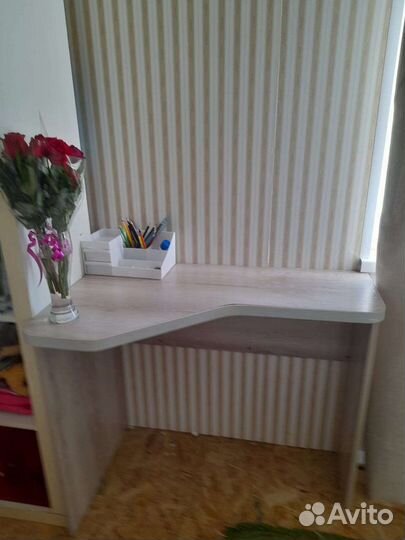 Писменный компьютерный столик