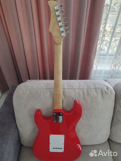 Продаются новые электрогитара и комбоусилитель