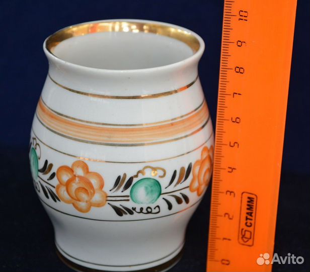 Фарфоровая вазочка- сысерть