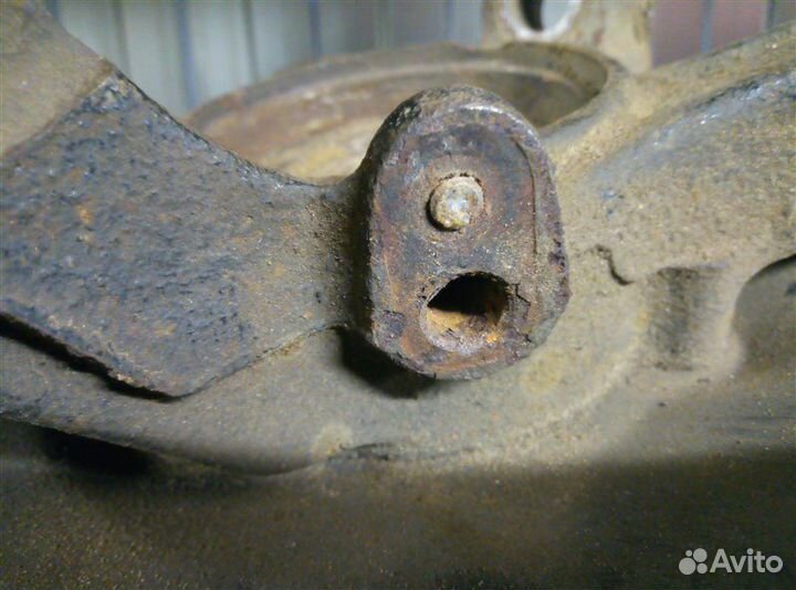 Кулак (цапфа) передний левый Honda Civic 2010