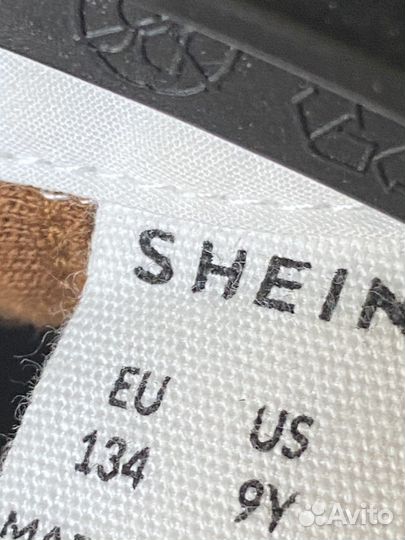 Свитшот с воротником и принтом