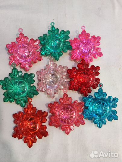 Ёлочные игрушки, пластик