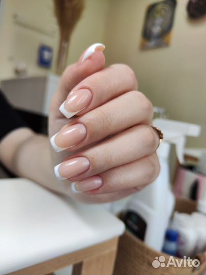Маникюр и педикюр в студии