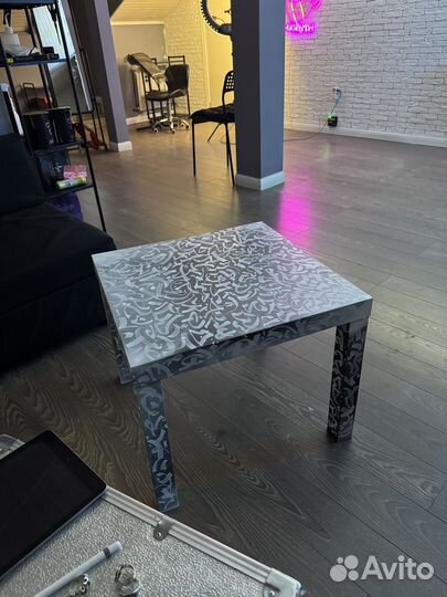 Стол стилизованный