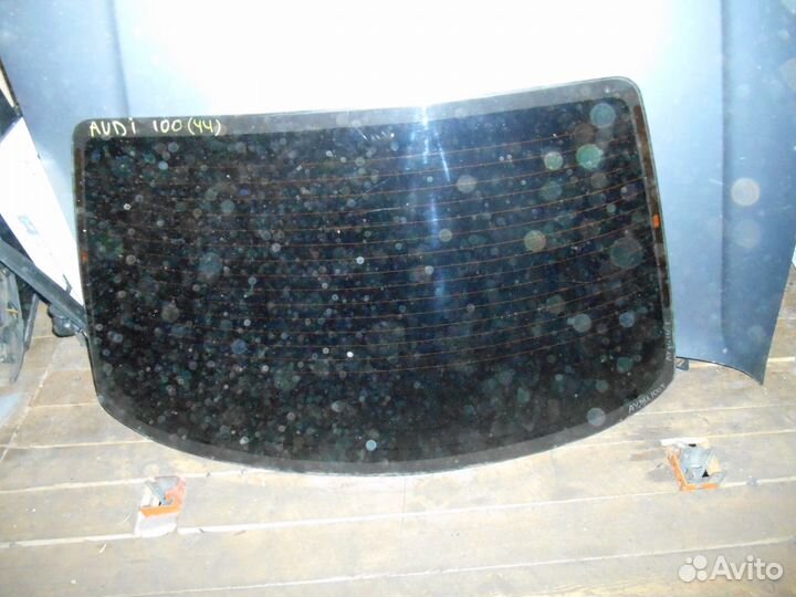 Заднее стекло Audi 100 C3 44 Ауди 100 С3 сигара