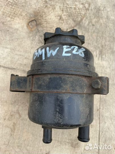 Бмв 5 е28 бачок гура