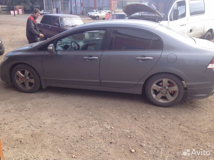 Накладки на суппорта Brembo для Honda Civic