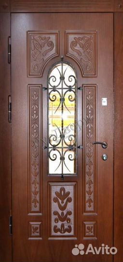 Классическая металлическая дверь с окном и ковкой