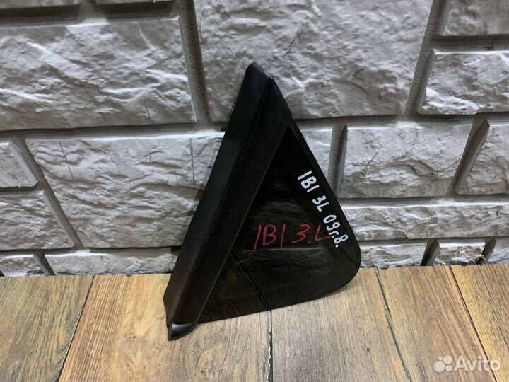 Seat Ibiza Стекло кузовное глухое левое и правое