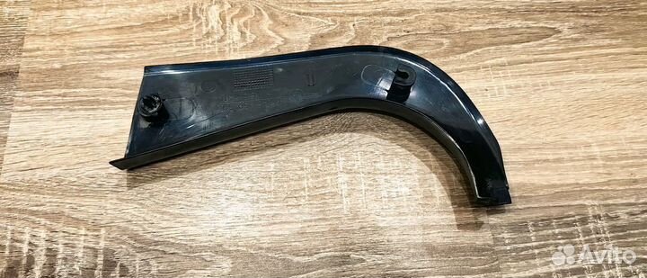 Накладка порога правая BMW -E39 51438159518