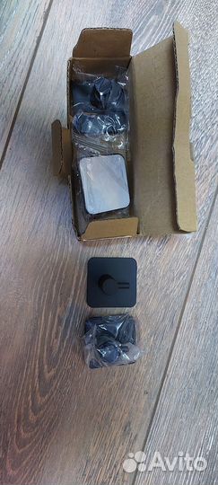 Крючок настенный металл в комплекте 4 шт. Новые