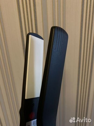 Выпрямитель для волос новый