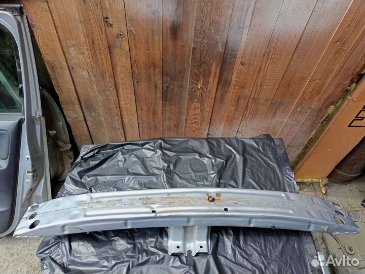 Усилитель бампера colt z25a