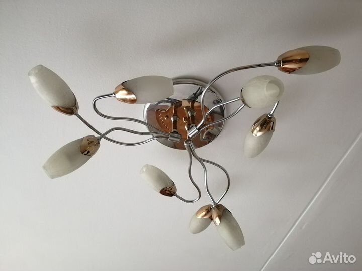 Люстра б/у, 9 плафонов с лампочками