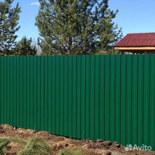 Забор из профнастила зеленый в Лихославле