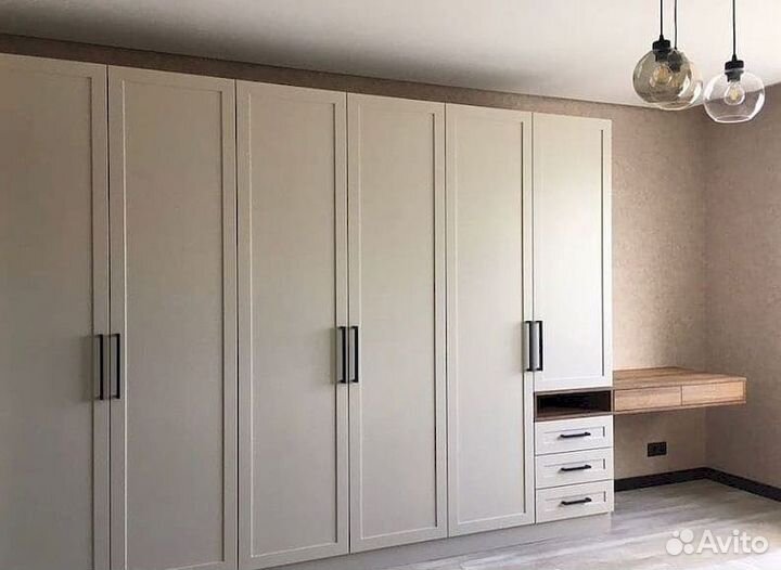 Шкаф с зеркалом