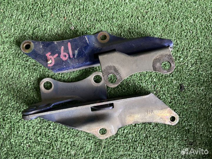 Петля капота Nissan Cube ANZ10 CGA3DE 2001