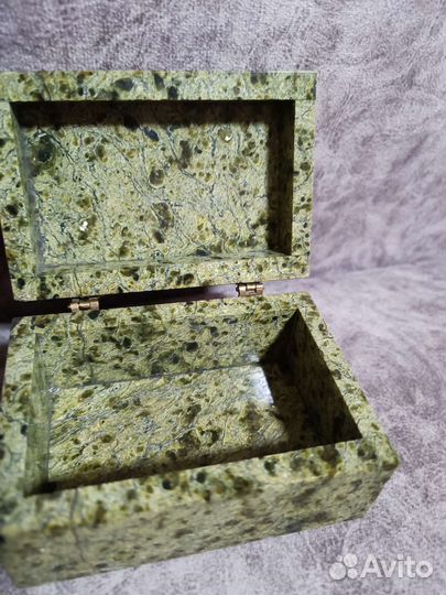 Шкатулка из змеевика