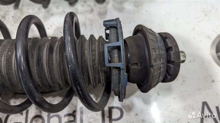 Амортизатор/стойка передняя правая Honda Freed/Freed+