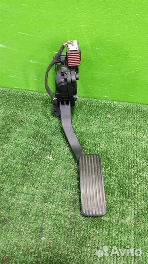 Педаль газа электронная Opel Astra J 2010