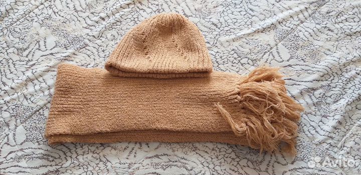 Женская шапка с шарфом