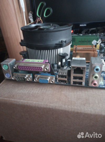 Материнская плата 775