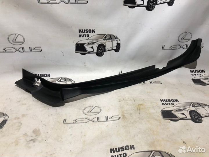 Обшивка багажника задняя правая Lexus Rx 350