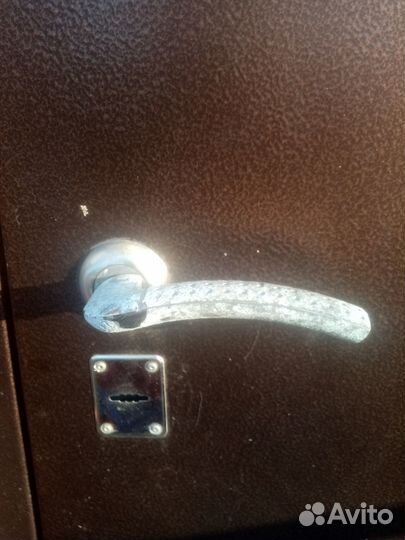 Продаю дверь