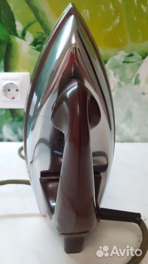 Раритетный утюг 1961 года