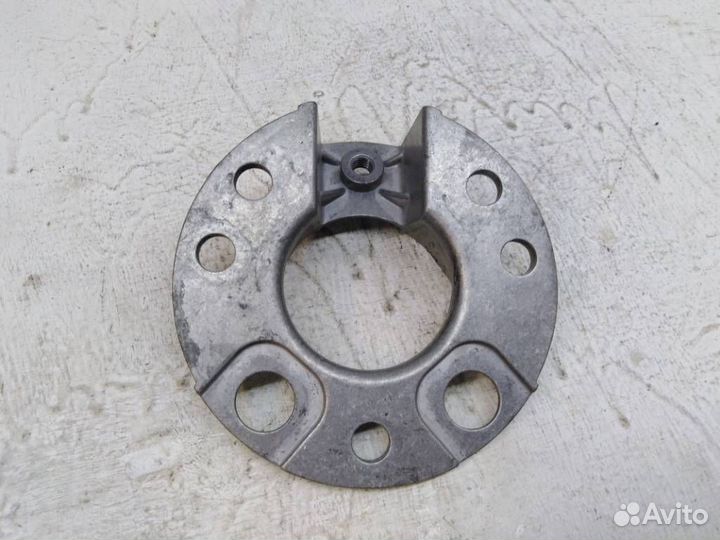 Кронштейн переднего амортизатора