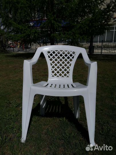Стул садовый пластиковый