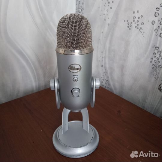 Студийный микрофон Blue yeti