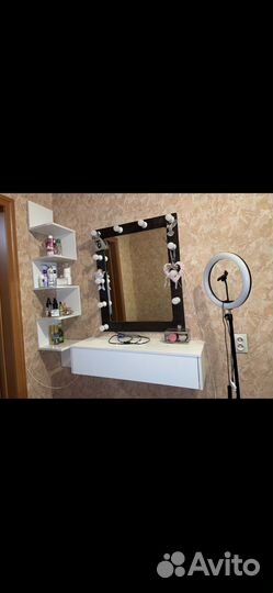 Зеркало и тумба под зеркало