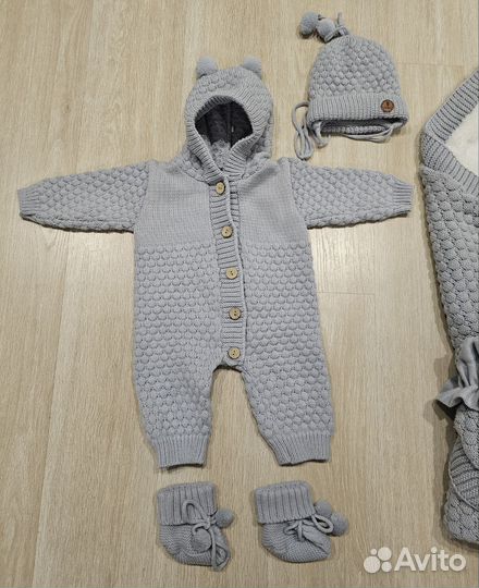 Вязаный комлект на выписку