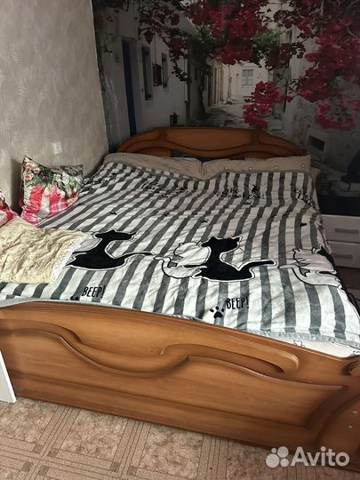 Кровать двухспальная бу 180 200