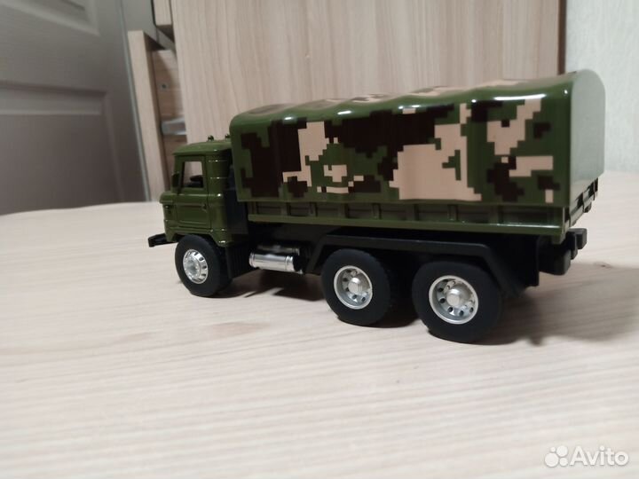 Модель грузовика 