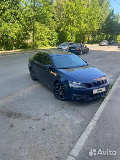 Volkswagen Jetta 1.4 МТ, 2011, битый, 295 000 км