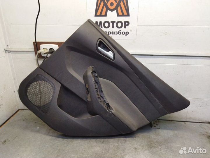 Обшивка двери задняя правая Ford Focus 3 хэтчбек