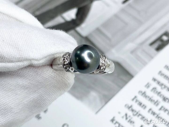 Золотое кольцо с бриллиантами и жемчугом 750 пробы