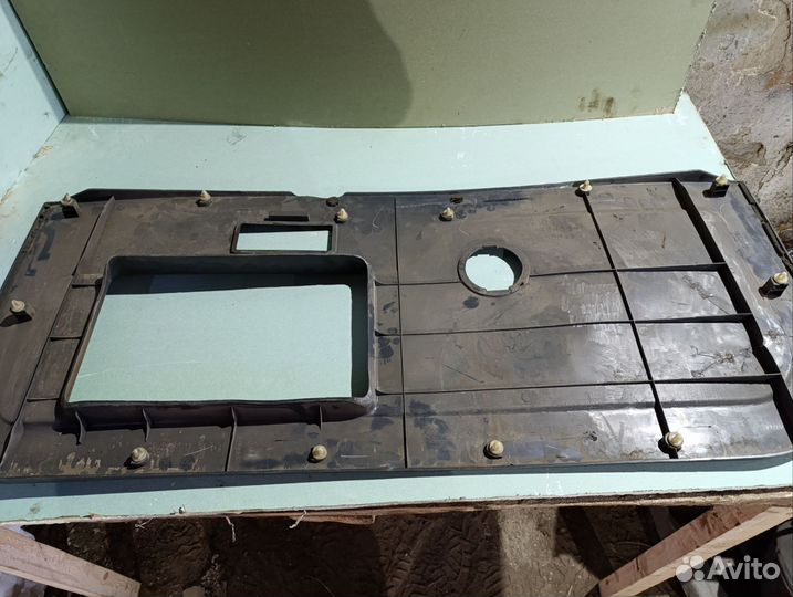 Обшивка двери багажника Мицубиси pajero 2