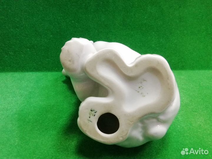 Статуэтка фарфоровая белый медведь