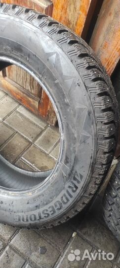 Bridgestone Blizzak Spike-01 215/65 R16